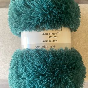 Blanket - Soft, Fuzzy Teal Throw Blanket - 50" x 65”